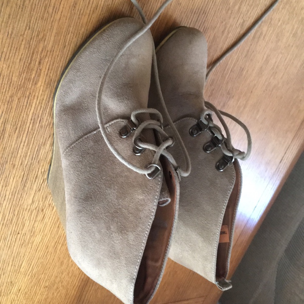 Charlotte Russe wedges size 8
